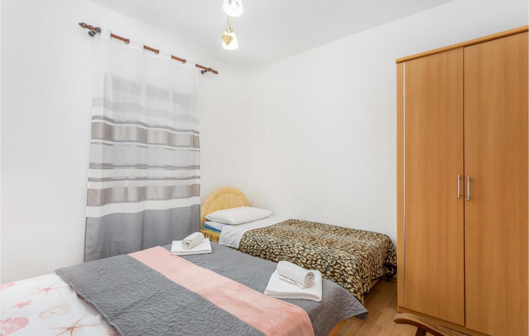 Beautiful Apartment In Malinska With Wifi Exterior photo