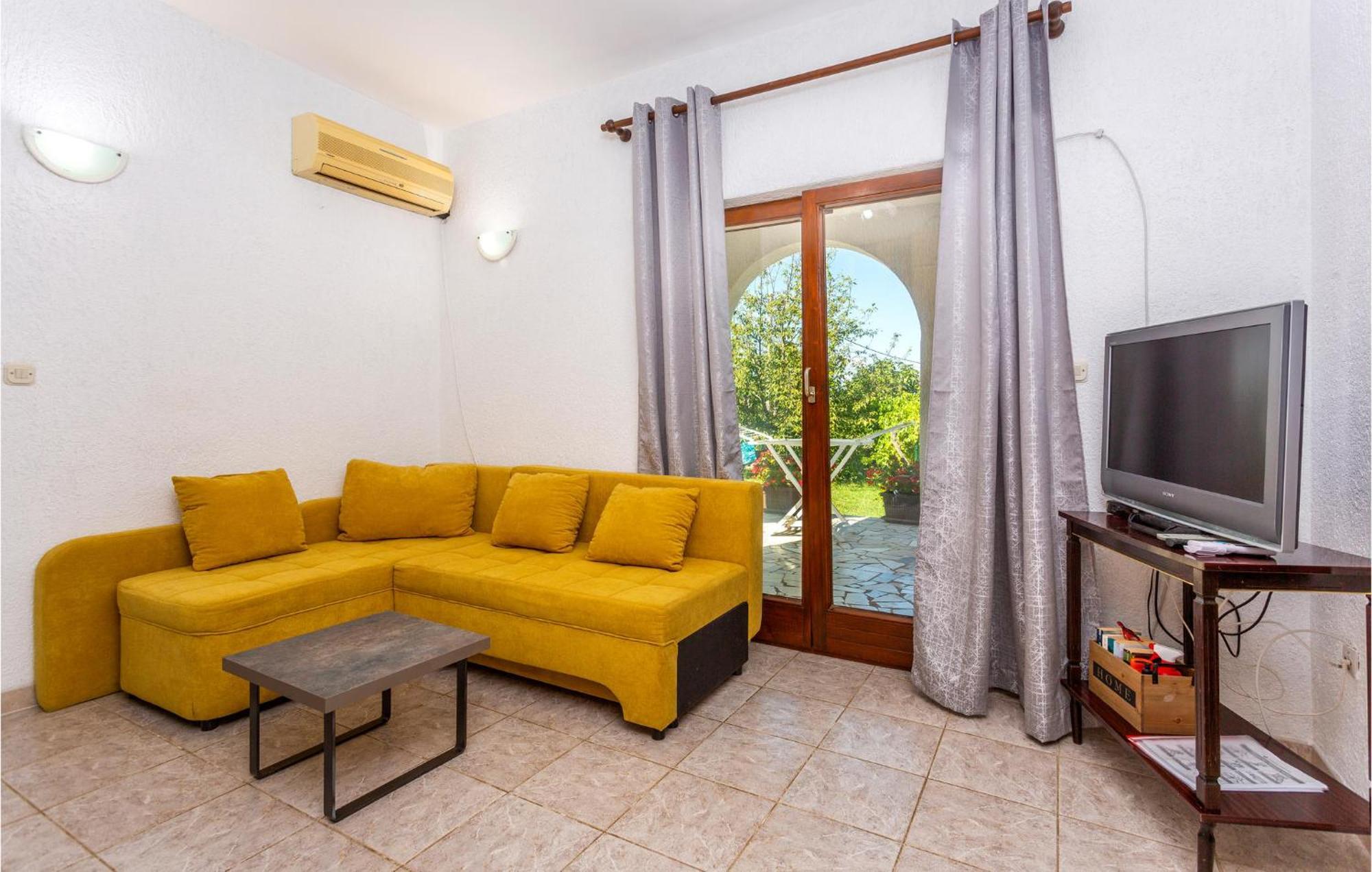 Beautiful Apartment In Malinska With Wifi Exterior photo